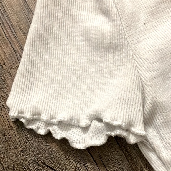 White Top With Ruffled Sleeves - Picture 2 of 2